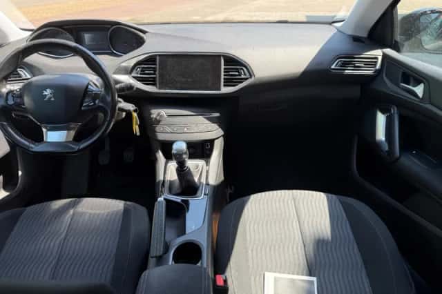 Peugeot 308 (2015) thumbnail 6