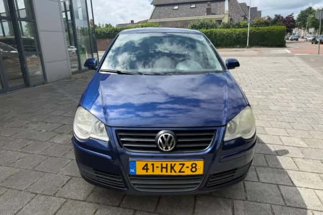 Volkswagen Polo (2009) thumbnail 2