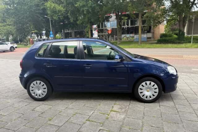 Volkswagen Polo (2009) thumbnail 4