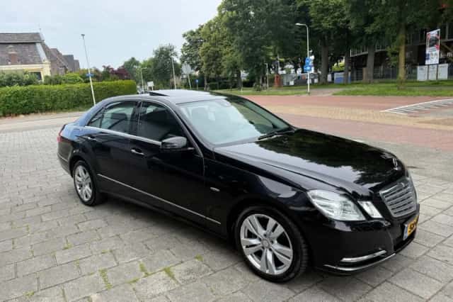 Mercedes-Benz E-Klasse (2012) thumbnail 3