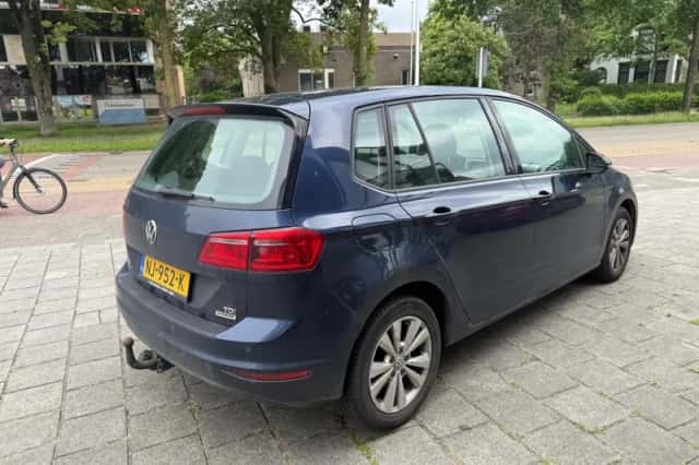 Volkswagen Golf (2015) thumbnail 4