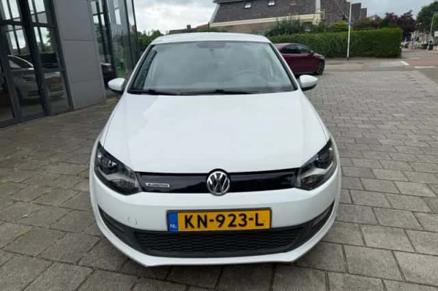 Volkswagen Polo (2016) thumbnail 2