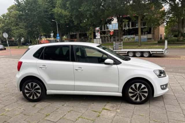 Volkswagen Polo (2016) thumbnail 4