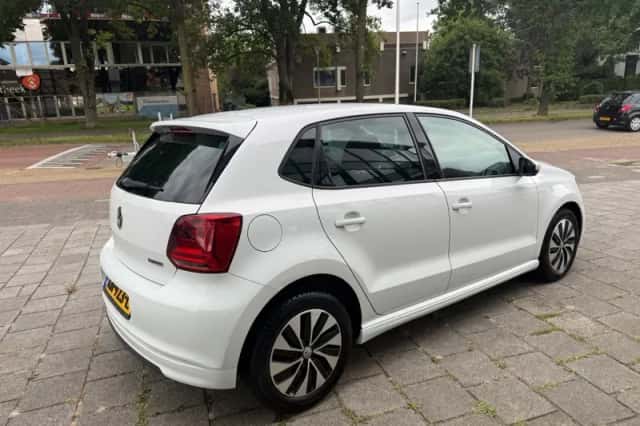 Volkswagen Polo (2016) thumbnail 5