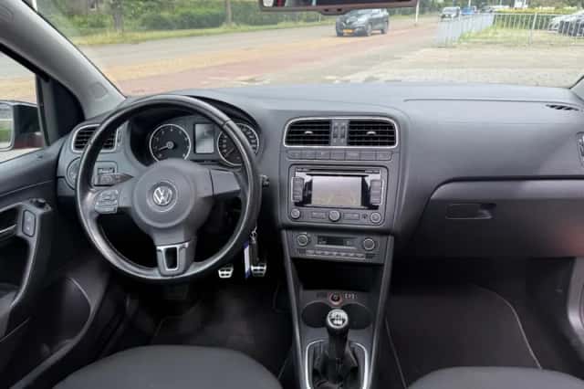 Volkswagen Polo (2011) thumbnail 6