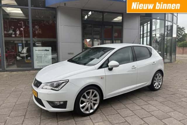 SEAT Ibiza (2015) thumbnail 1