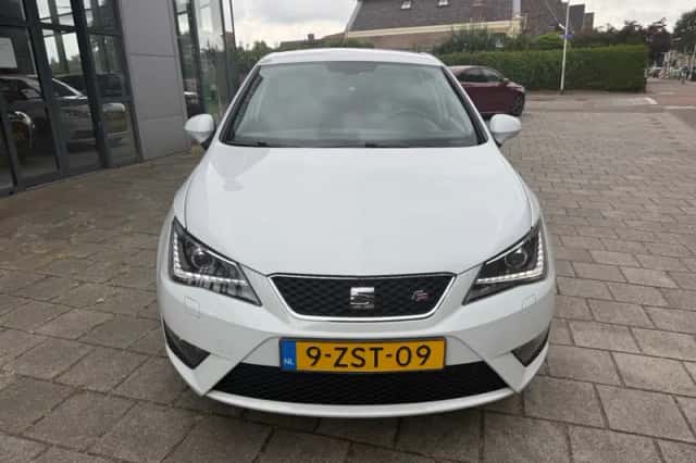 SEAT Ibiza (2015) thumbnail 2