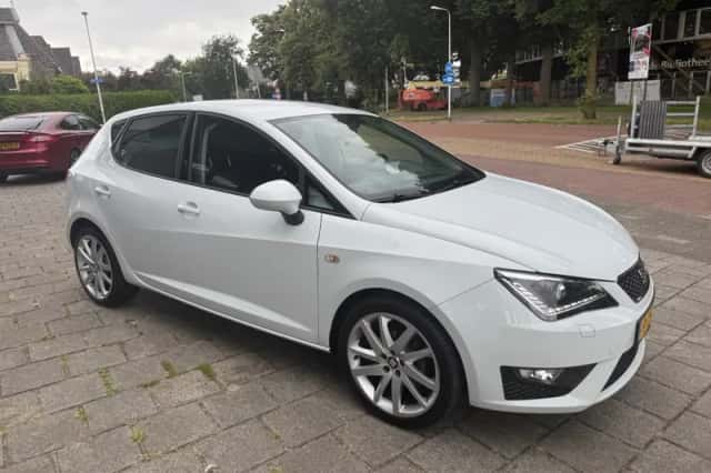 SEAT Ibiza (2015) thumbnail 3