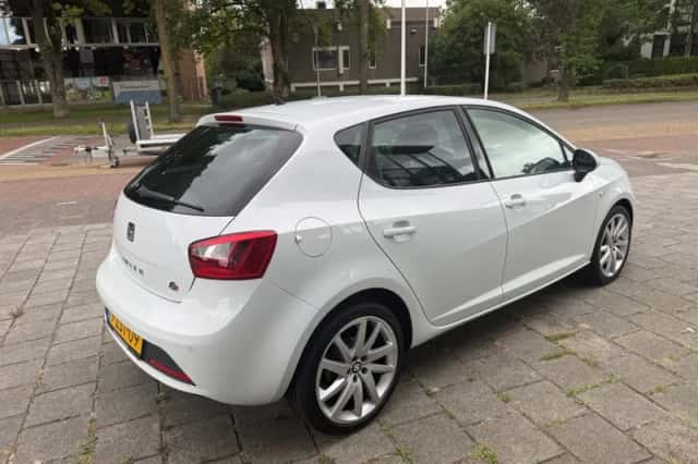 SEAT Ibiza (2015) thumbnail 5