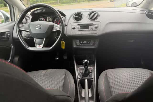 SEAT Ibiza (2015) thumbnail 6