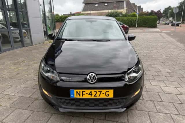 Volkswagen Polo (2017) thumbnail 2