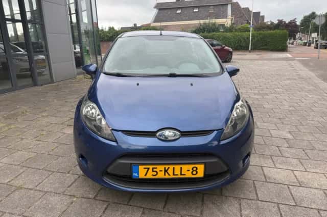 Ford Fiesta (2010) thumbnail 2