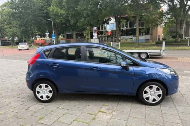 Ford Fiesta (2010) thumbnail 4