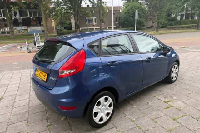 Ford Fiesta (2010) thumbnail 5