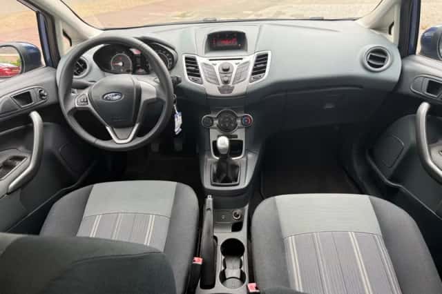 Ford Fiesta (2010) thumbnail 6