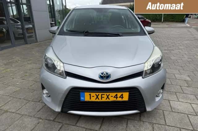 Toyota Yaris (2014) thumbnail 2