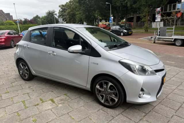 Toyota Yaris (2014) thumbnail 3