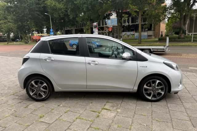Toyota Yaris (2014) thumbnail 4