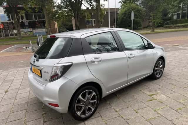 Toyota Yaris (2014) thumbnail 5