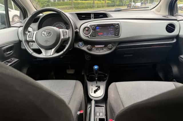 Toyota Yaris (2014) thumbnail 6