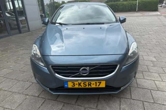 Volvo V40 (2013) thumbnail 2