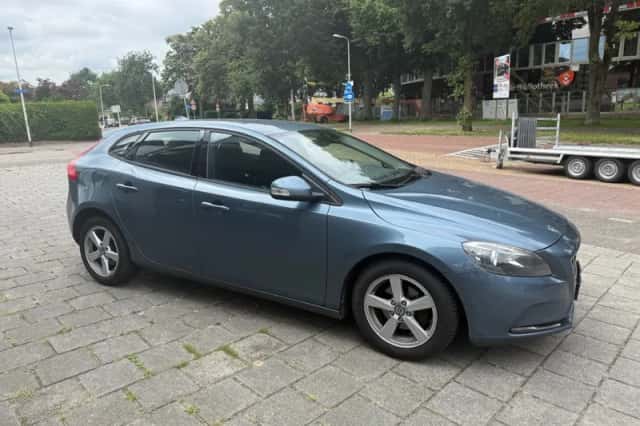 Volvo V40 (2013) thumbnail 3
