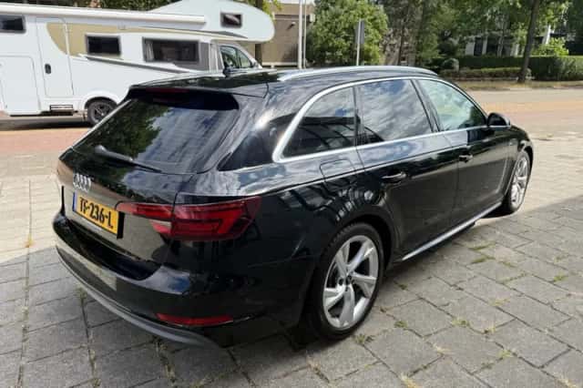 Audi A4 (2018) thumbnail 5