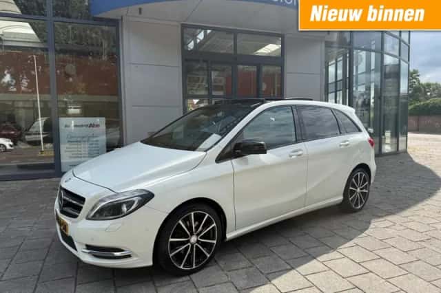 Mercedes-Benz B-Klasse (2013) thumbnail 1
