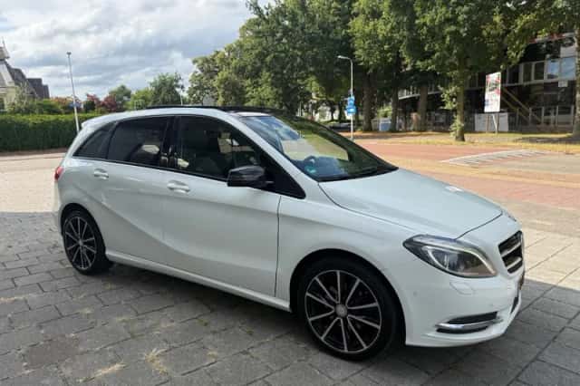 Mercedes-Benz B-Klasse (2013) thumbnail 3