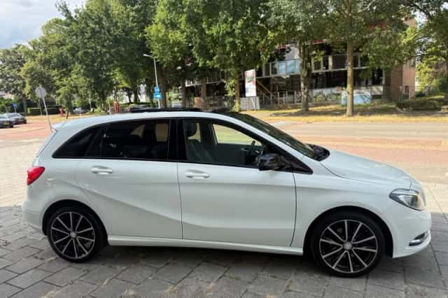 Mercedes-Benz B-Klasse (2013) thumbnail 4