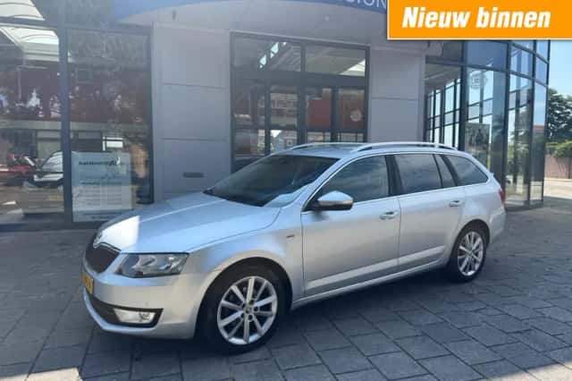 Škoda Octavia (2016) thumbnail 1