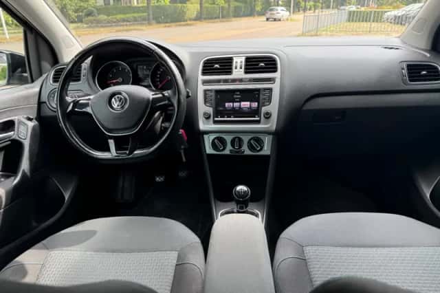 Volkswagen Polo (2015) thumbnail 6