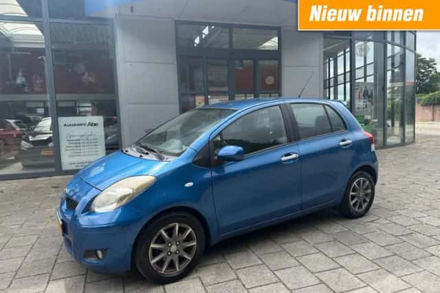 Toyota Yaris (2011) thumbnail 1