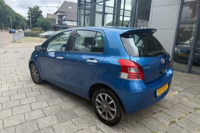 Toyota Yaris (2011) thumbnail 4