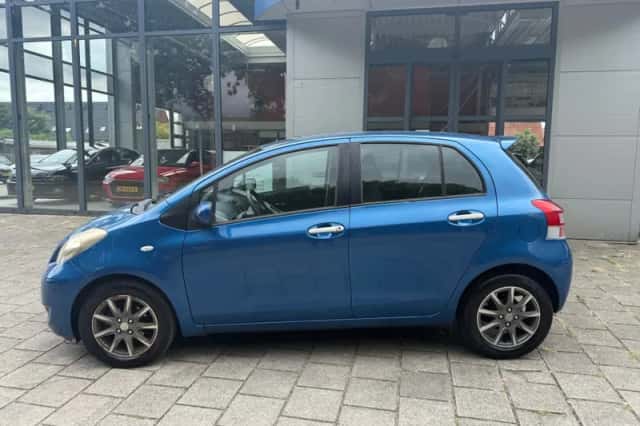 Toyota Yaris (2011) thumbnail 5