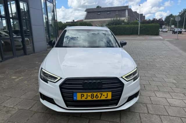 Audi A3 (2017) thumbnail 2