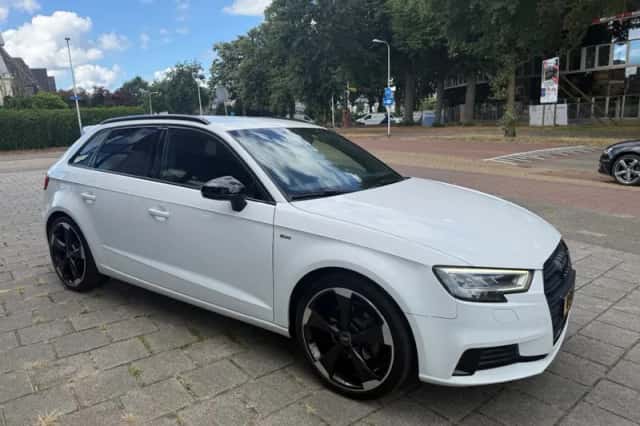 Audi A3 (2017) thumbnail 3