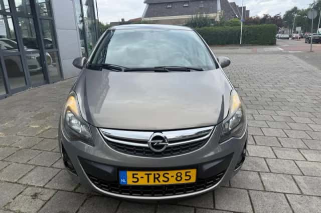 Opel Corsa (2014) thumbnail 2