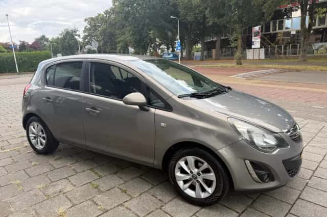 Opel Corsa (2014) thumbnail 3