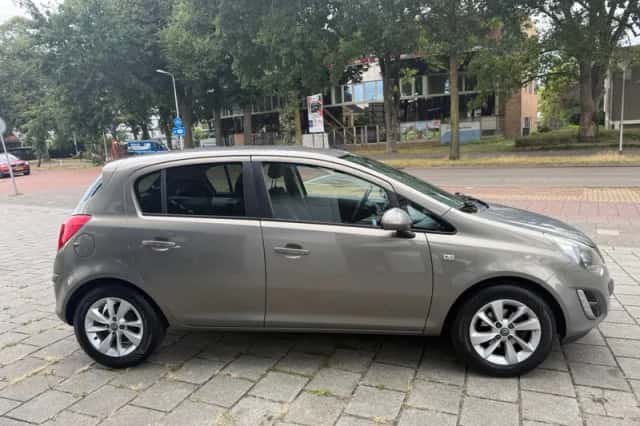 Opel Corsa (2014) thumbnail 4