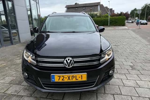 Volkswagen Tiguan (2012) thumbnail 2