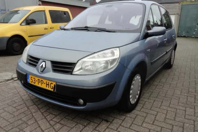 Renault Scénic (2004) thumbnail 2