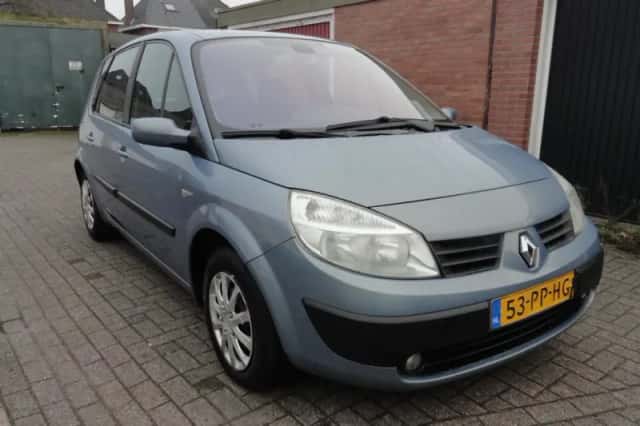 Renault Scénic (2004) thumbnail 3