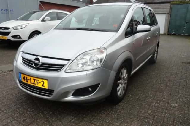 Opel Zafira (2009) thumbnail 2