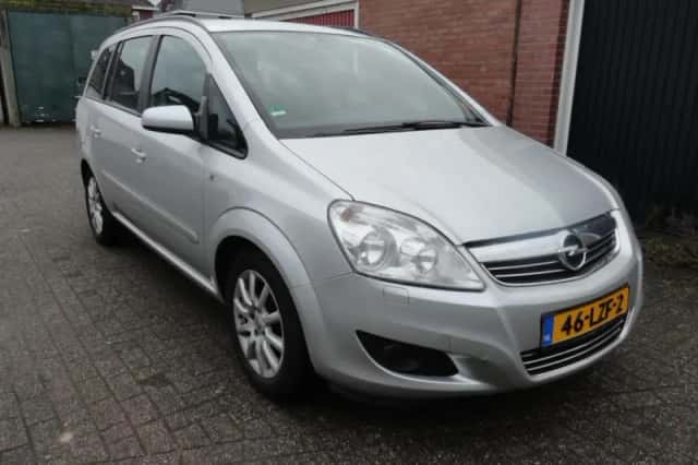 Opel Zafira (2009) thumbnail 3