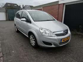 Opel Zafira (2009) thumbnail 3