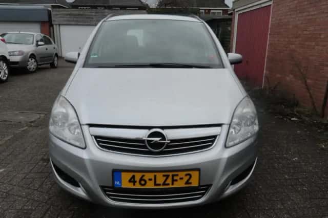 Opel Zafira (2009) thumbnail 4