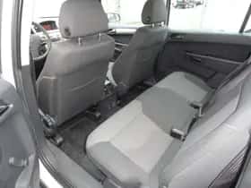 Opel Zafira (2009) thumbnail 9