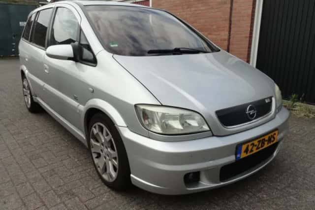 Opel Zafira (2002) thumbnail 3