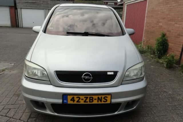 Opel Zafira (2002) thumbnail 4